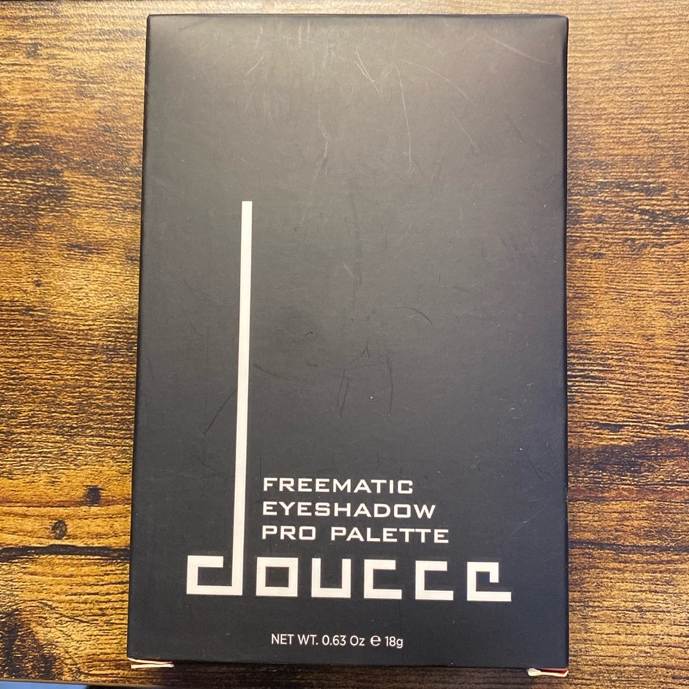 DOUCCE Freematic eyeshadow Pro Palette